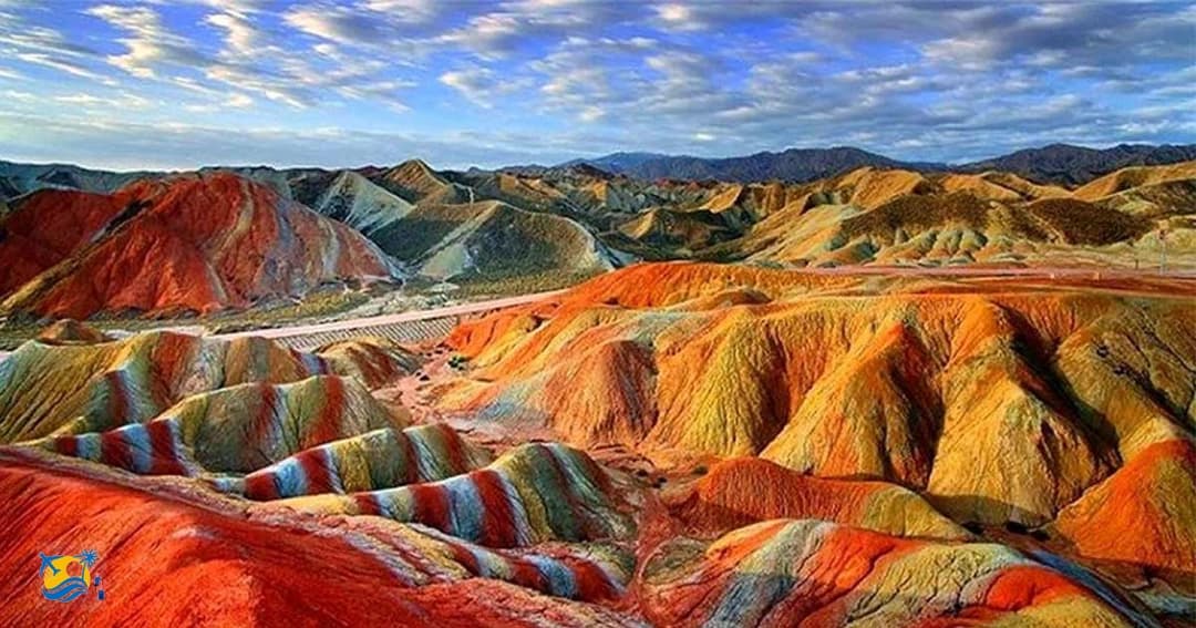 دره رنگین‌کمان قشم: هنر طبیعت در دل جزیره